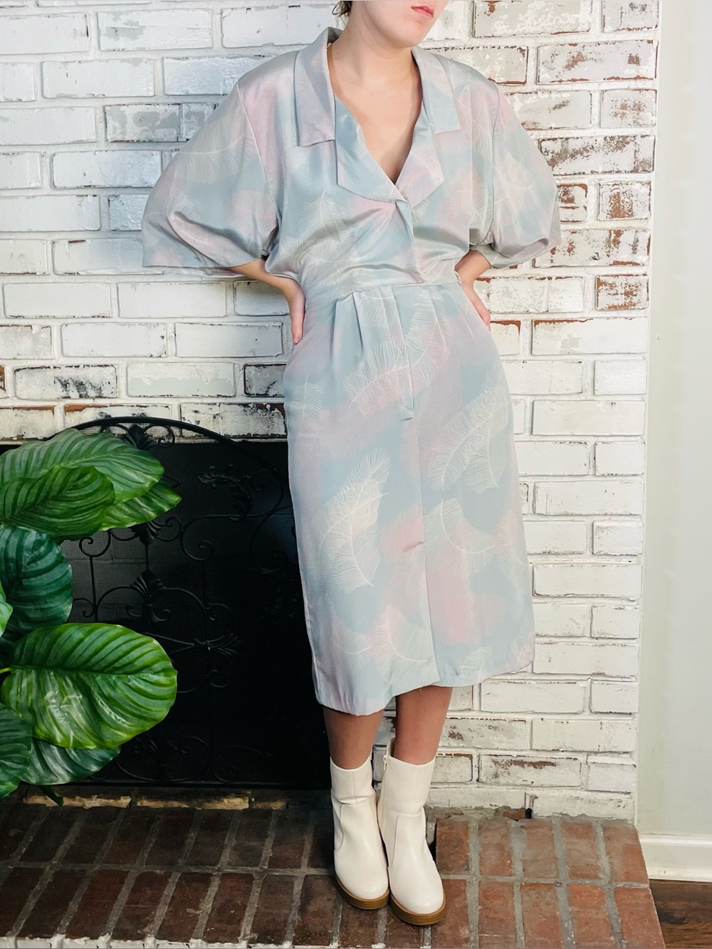 Vintage 80s Pastel Feather Pattern V-neck Wide Sleeve Midi Shirt Dress 4